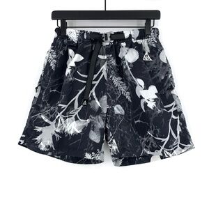 NIKE ACG Trail Shorts Black White XS